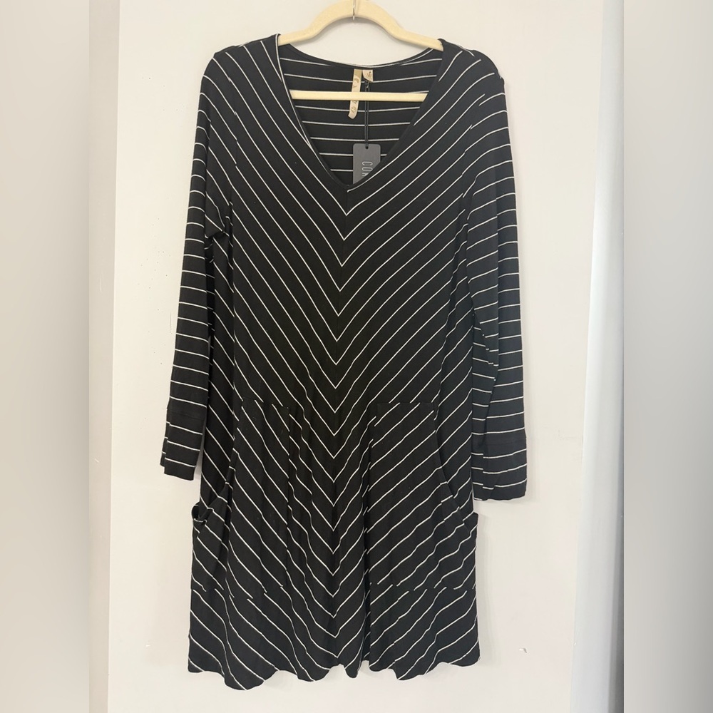 NEW Comfy USA Women’s Large Black and White Stripe Loose Fit Longsleeve Dress
